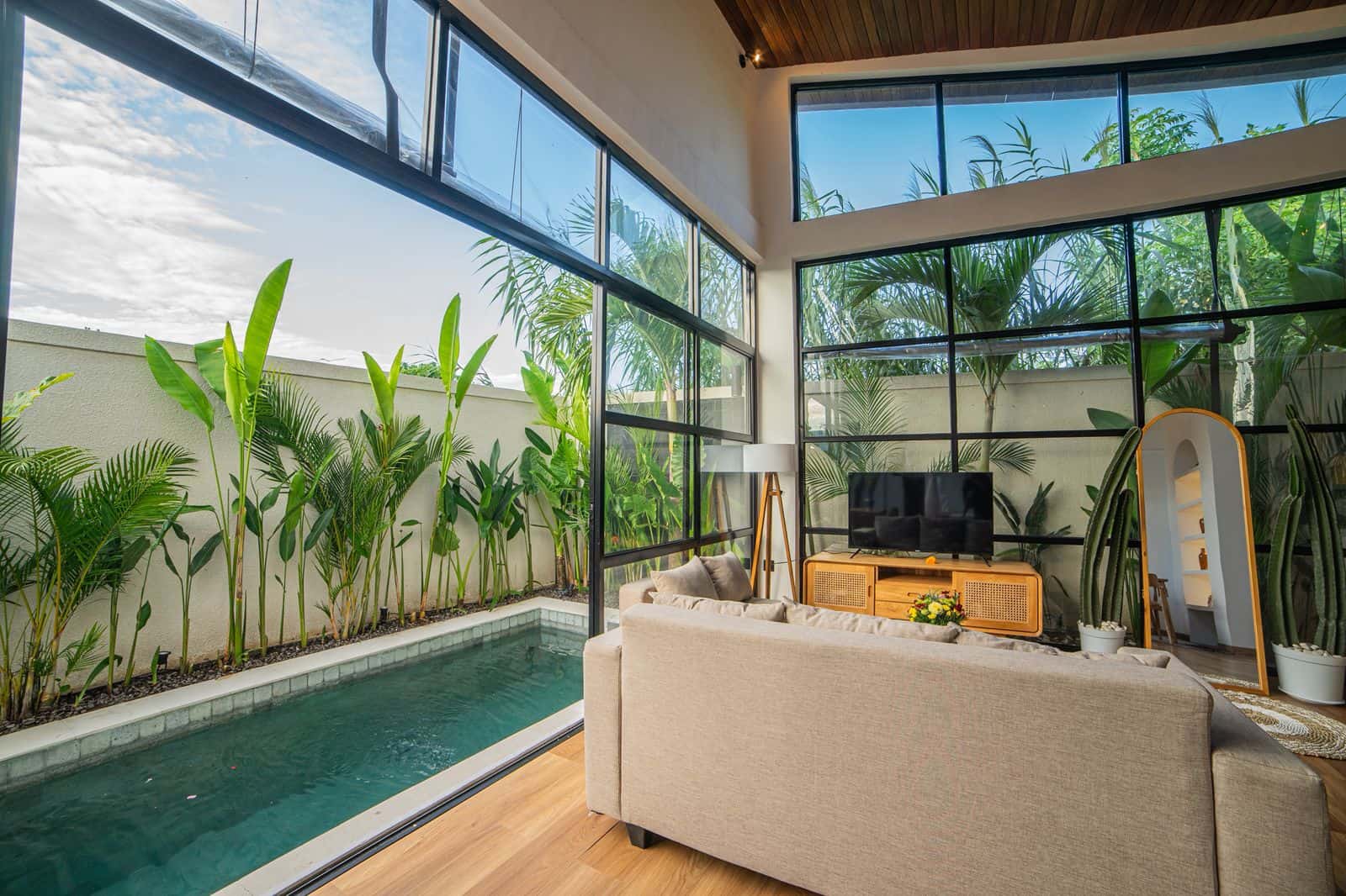 MODERN TROPICAL STYLE 2 BEDROOM VILLA FOR SALE LEASEHOLD IN SEMINYAK BE-2220 